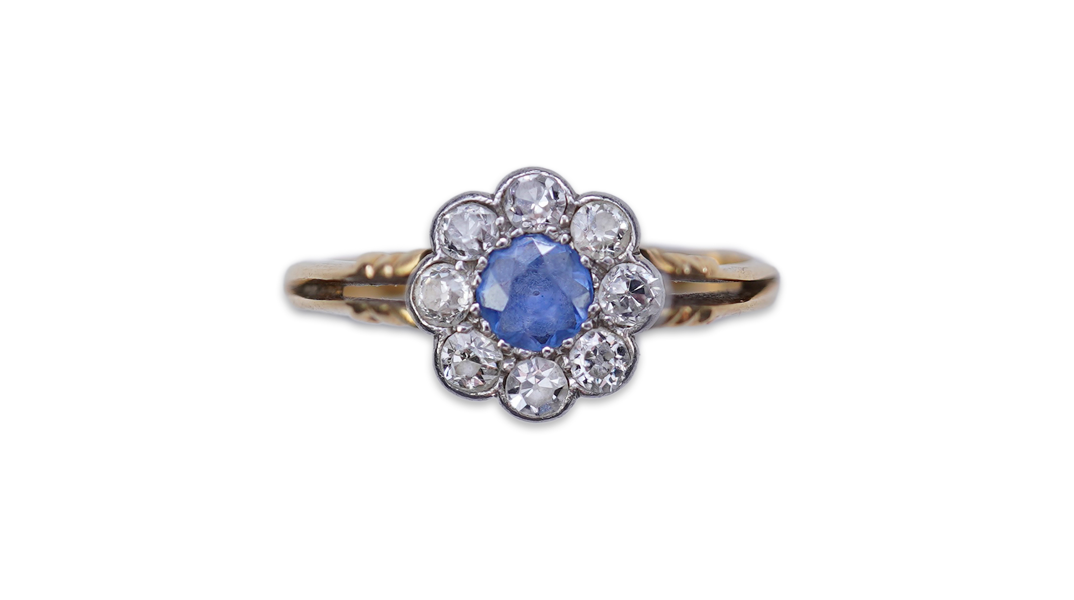 An Edwardian sapphire and diamond cluster ring, early 20th century
